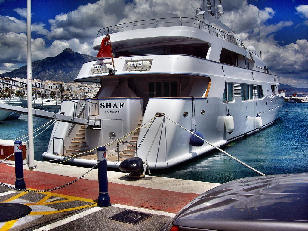 Jachta Shaf London v přístavu Puerto Banús