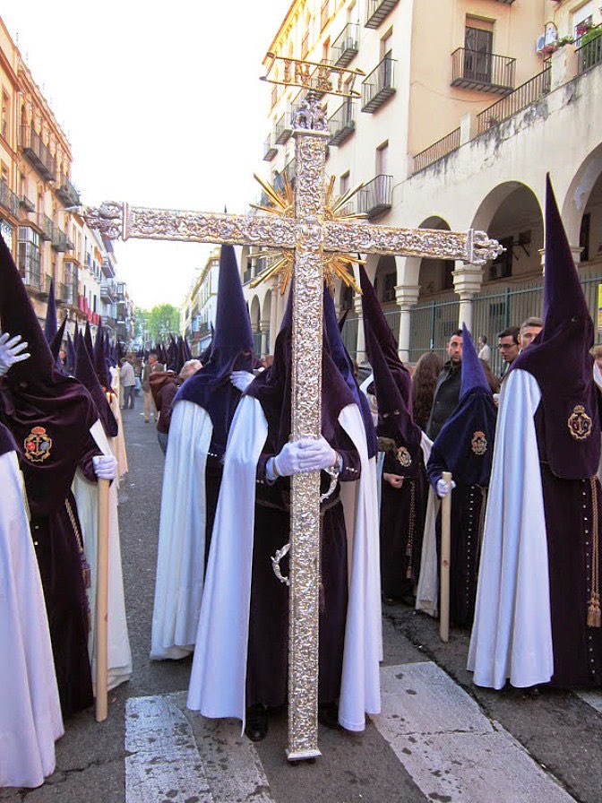 Nazarenos v hábitech